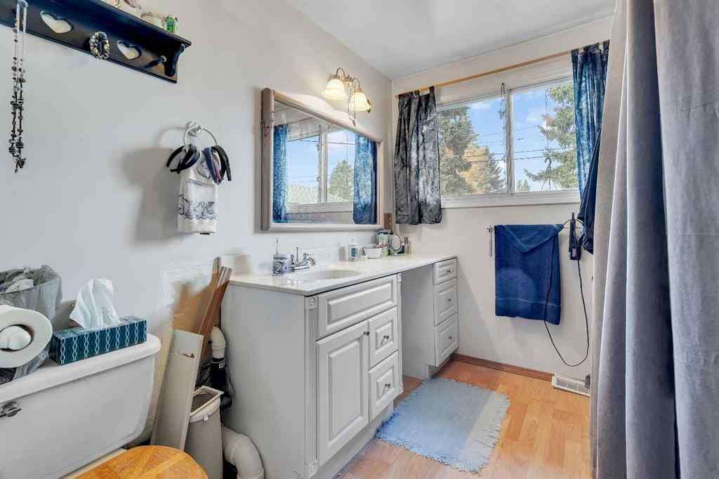 MLS® A2262817 - 8128 Bowglen Crescent NW in Bowness Calgary, Residential