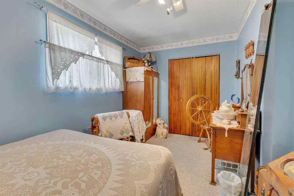 MLS® A2262817 - 8128 Bowglen Crescent NW in Bowness Calgary, Residential