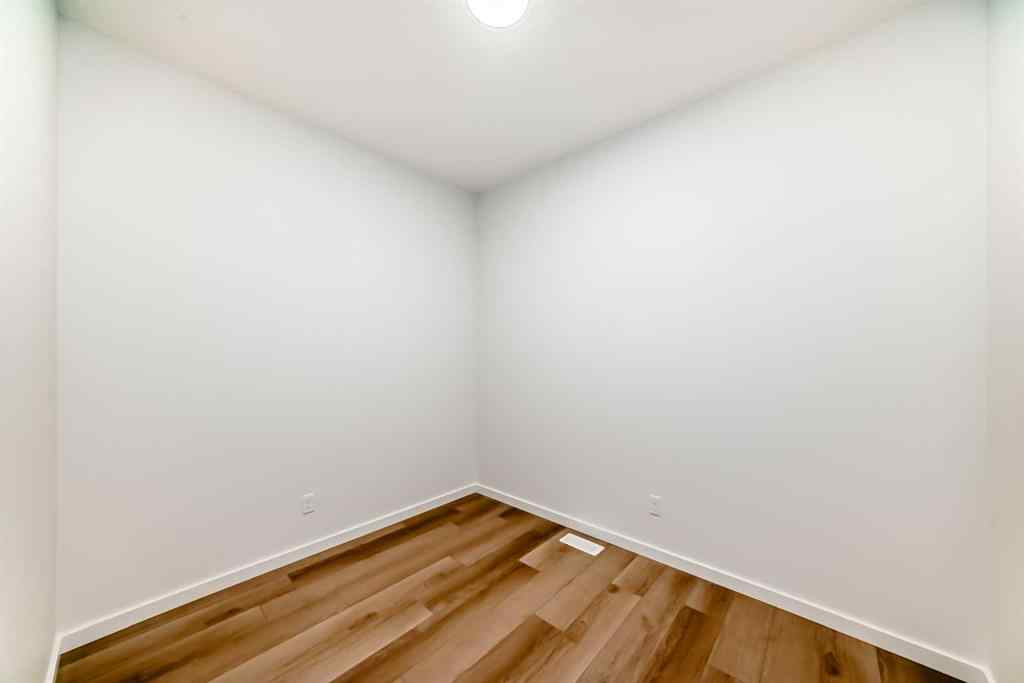 MLS® A2262825 - 33 Royston Grove NW in Haskayne Calgary, Residential