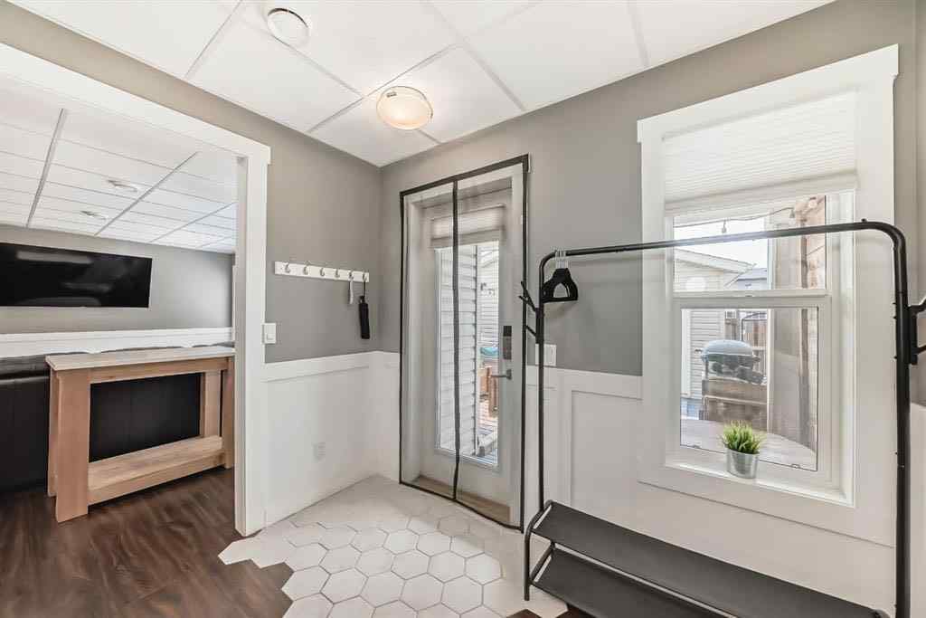 MLS® A2262855 - 288 Rainbow Falls Green  in Rainbow Falls Chestermere, Residential