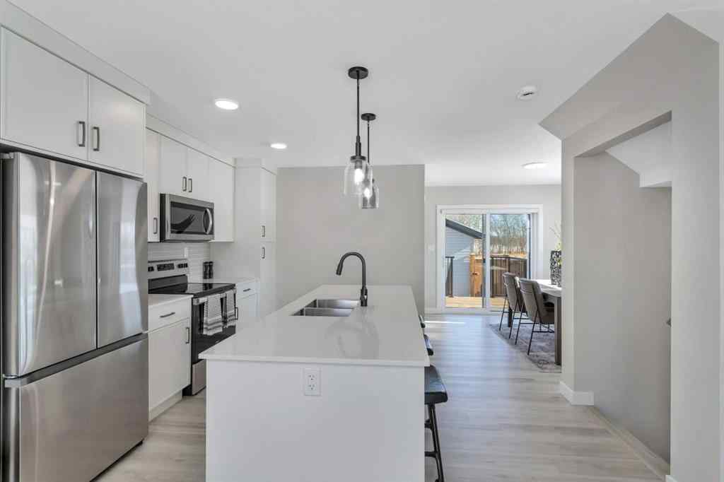 MLS® A2262884 - 136 Crestview Boulevard  in Crestview Sylvan Lake, Residential