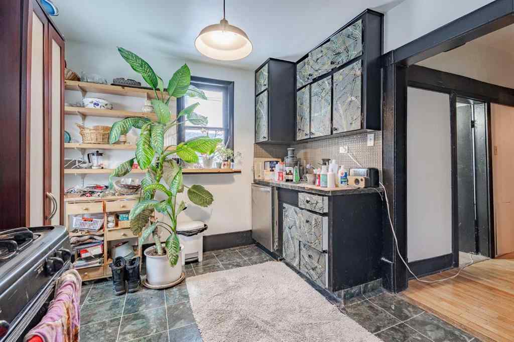 MLS® A2262885 - 222 15 Street NW in Hillhurst Calgary, Residential