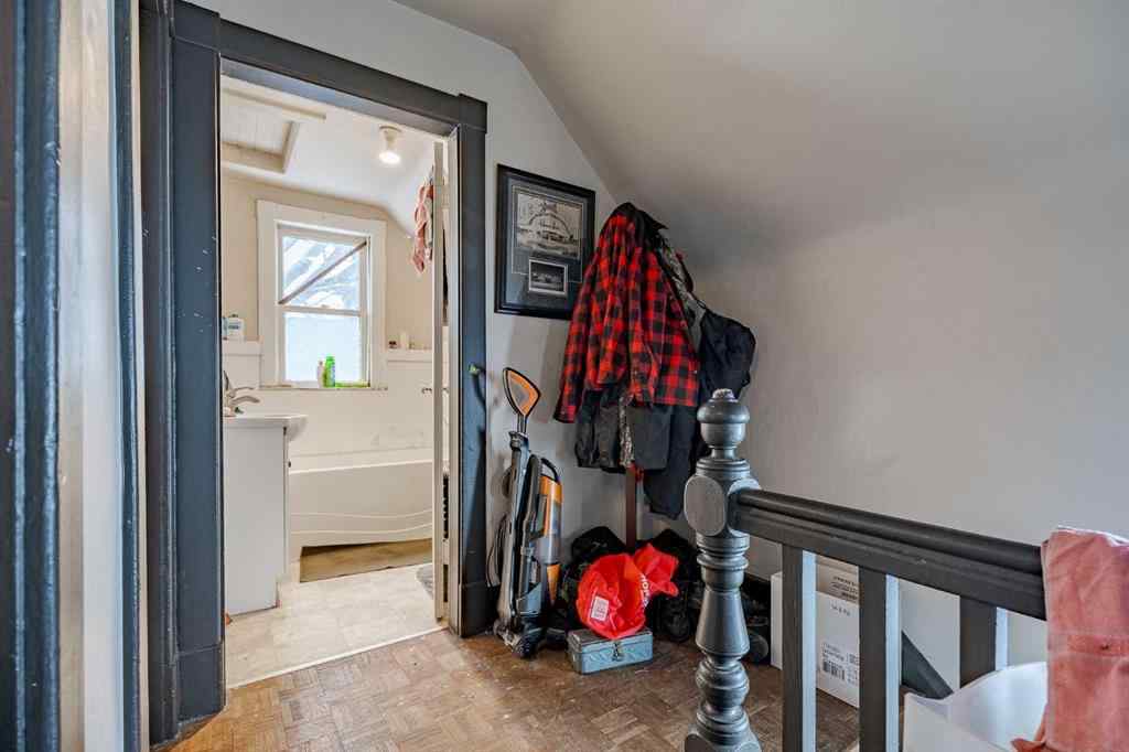 MLS® A2262885 - 222 15 Street NW in Hillhurst Calgary, Residential