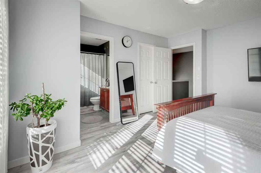 MLS® A2262887 - 30 Everoak Gardens SW in Evergreen Calgary, Residential