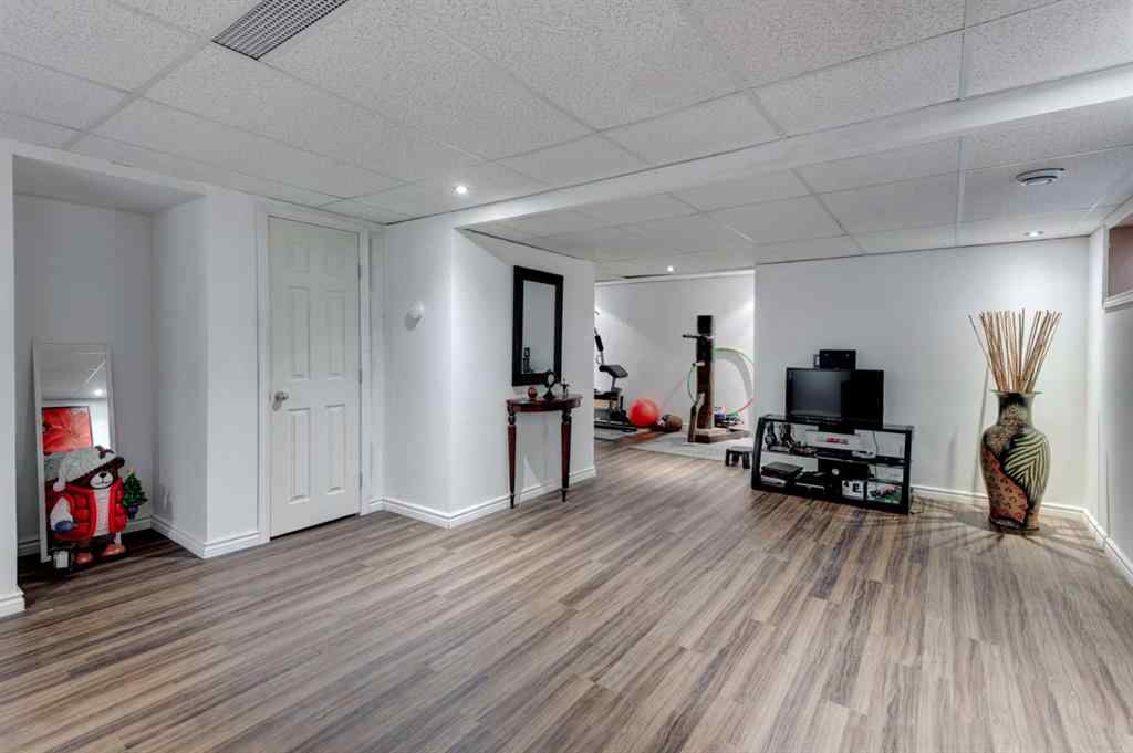 MLS® A2262887 - 30 Everoak Gardens SW in Evergreen Calgary, Residential