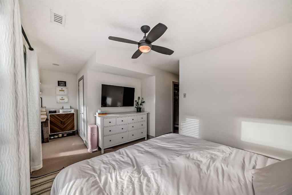 MLS® A2262899 - Unit #204 1707 27 Avenue SW in South Calgary Calgary, Residential