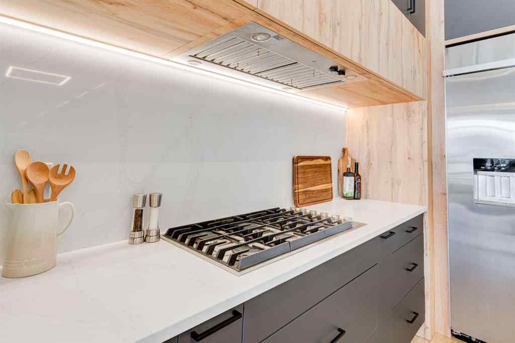 MLS® A2262910 - 1902 13 Street SW in Upper Mount Royal Calgary, Residential