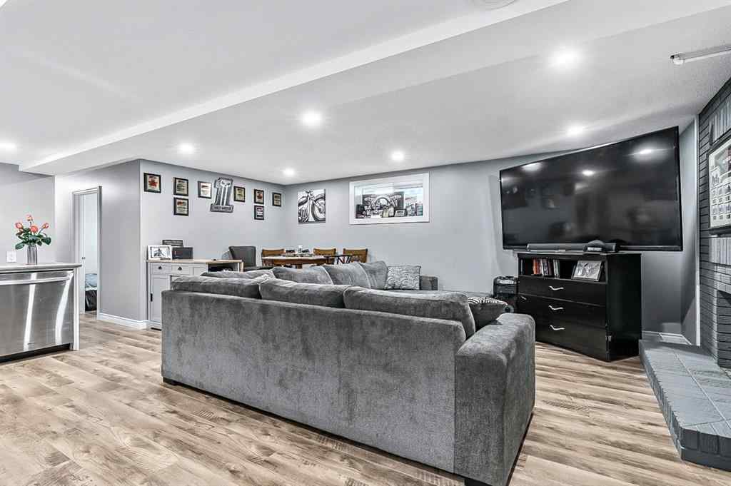 MLS® A2262916 - 128 Queen Alexandra Close SE in Queensland Calgary, Residential