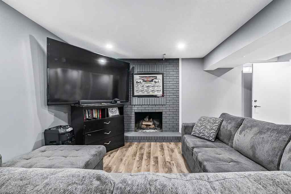 MLS® A2262916 - 128 Queen Alexandra Close SE in Queensland Calgary, Residential