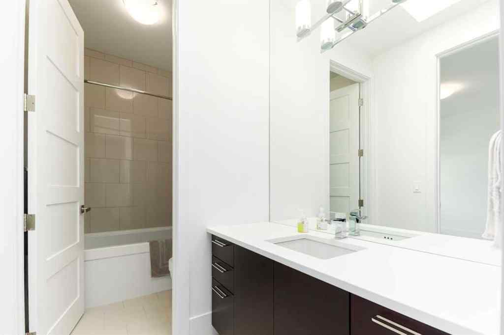 MLS® A2262918 - 2132 32 Avenue SW in Richmond Calgary, Residential