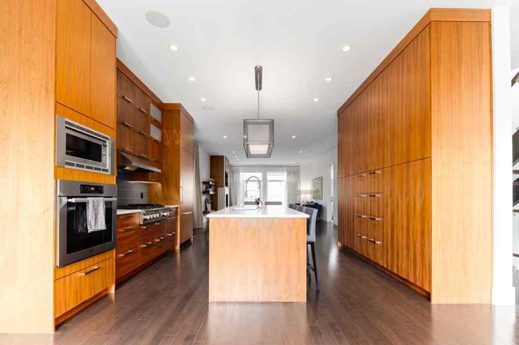 MLS® A2262918 - 2132 32 Avenue SW in Richmond Calgary, Residential