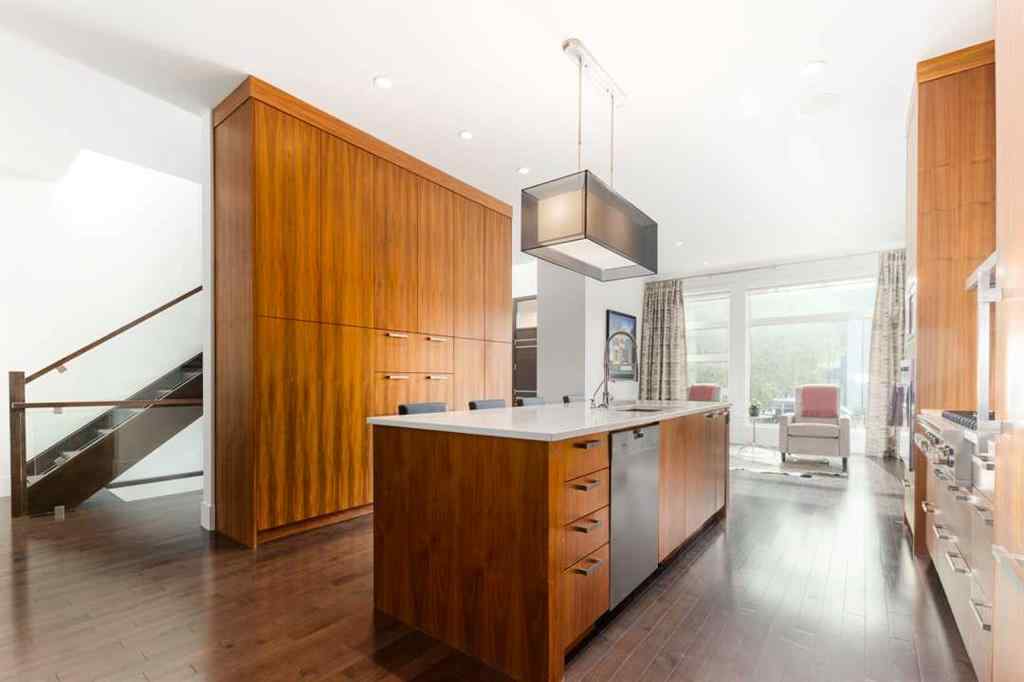 MLS® A2262918 - 2132 32 Avenue SW in Richmond Calgary, Residential