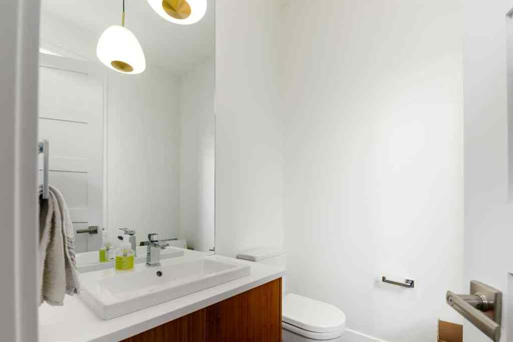 MLS® A2262918 - 2132 32 Avenue SW in Richmond Calgary, Residential