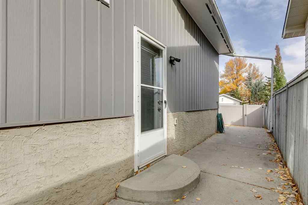MLS® A2262950 - 108 Sunbank Way SE in Sundance Calgary, Residential