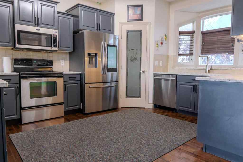 MLS® A2262958 - 8902 131 Avenue  in Crystal Lake Estates Grande Prairie, Residential