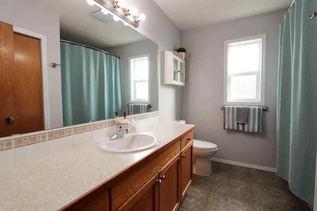 MLS® A2262964 - 4949 Westbrooke Road  in Valley Ridge Blackfalds, Residential