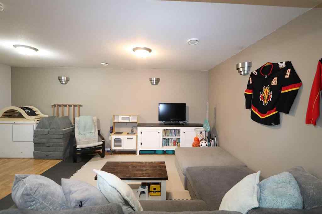 MLS® A2262964 - 4949 Westbrooke Road  in Valley Ridge Blackfalds, Residential