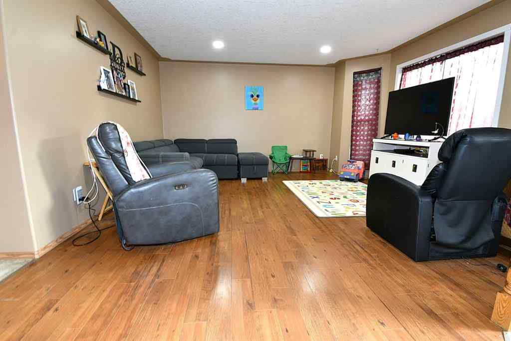 MLS® A2262994 - 337 Laura Ave Avenue W in NONE Duchess, Residential