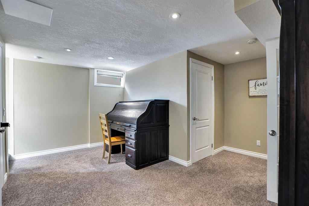 MLS® A2263000 - 1447 Northmount Drive NW in Brentwood Calgary, Residential