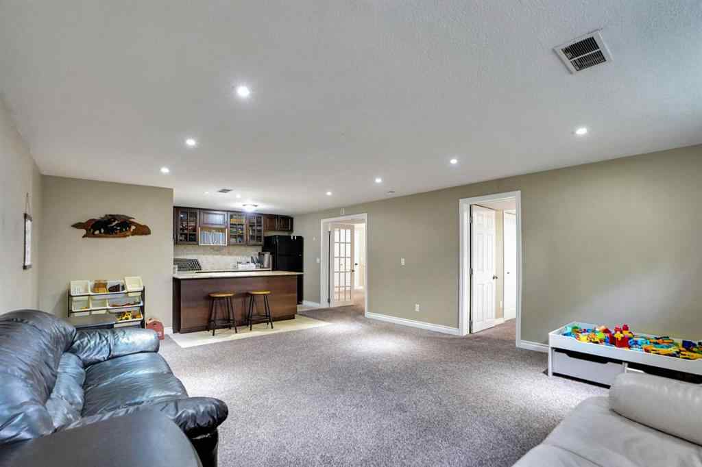 MLS® A2263000 - 1447 Northmount Drive NW in Brentwood Calgary, Residential