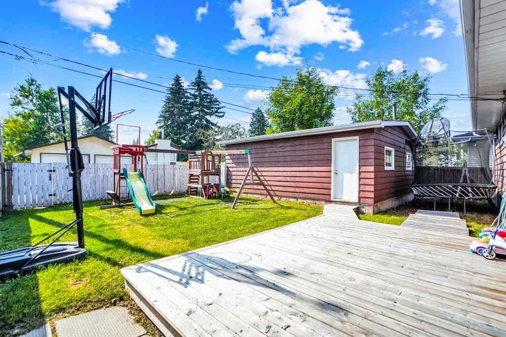 MLS® A2263000 - 1447 Northmount Drive NW in Brentwood Calgary, Residential