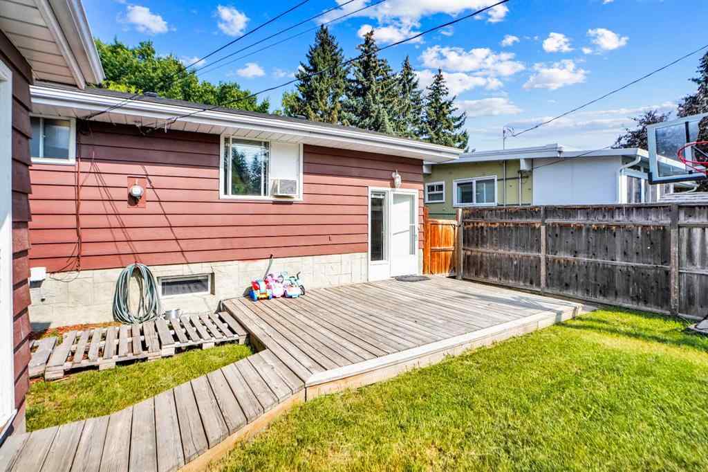 MLS® A2263000 - 1447 Northmount Drive NW in Brentwood Calgary, Residential