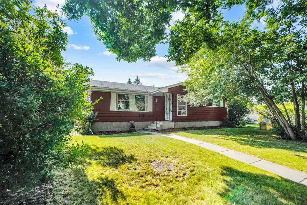 MLS® A2263000 - 1447 Northmount Drive NW in Brentwood Calgary, Residential