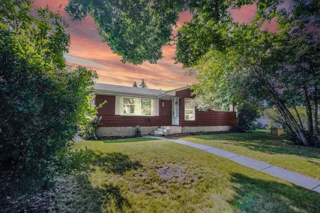 MLS® A2263000 - 1447 Northmount Drive NW in Brentwood Calgary, Residential