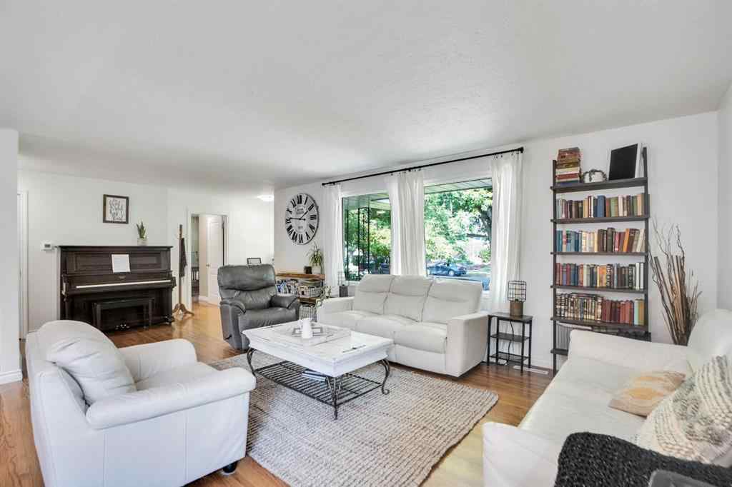 MLS® A2263000 - 1447 Northmount Drive NW in Brentwood Calgary, Residential