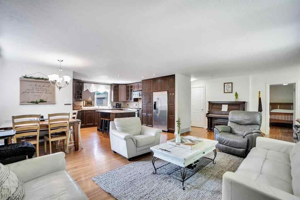 MLS® A2263000 - 1447 Northmount Drive NW in Brentwood Calgary, Residential