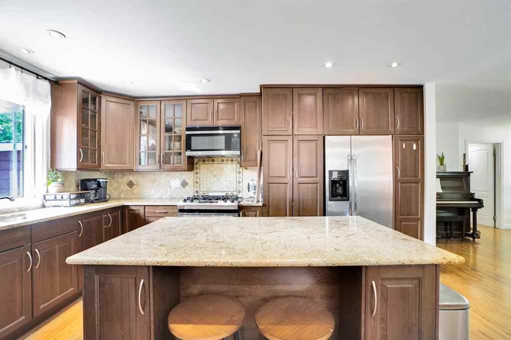 MLS® A2263000 - 1447 Northmount Drive NW in Brentwood Calgary, Residential