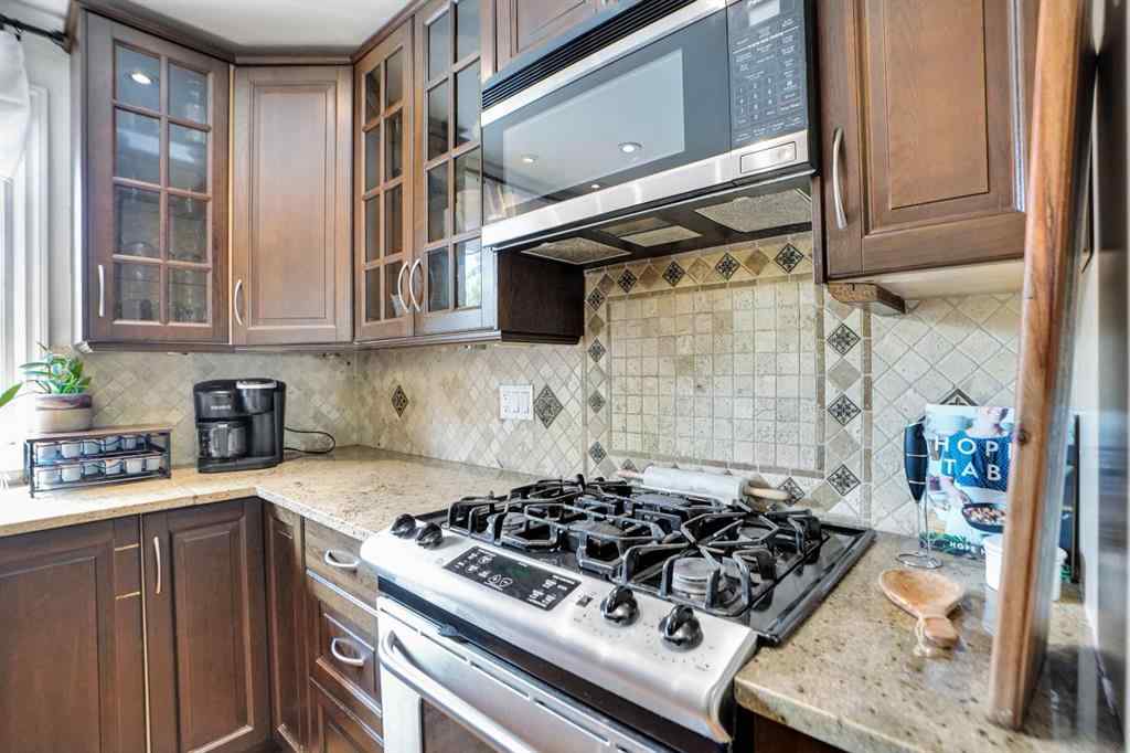 MLS® A2263000 - 1447 Northmount Drive NW in Brentwood Calgary, Residential