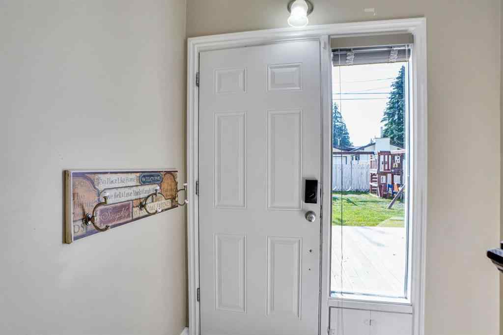 MLS® A2263000 - 1447 Northmount Drive NW in Brentwood Calgary, Residential