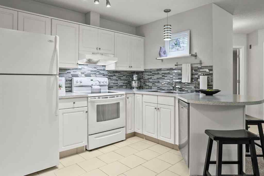 MLS® A2263002 - Unit #118 10 Sierra Morena Mews SW in Signal Hill Calgary, Residential