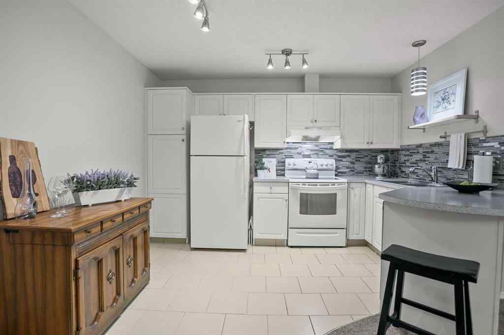 MLS® A2263002 - Unit #118 10 Sierra Morena Mews SW in Signal Hill Calgary, Residential
