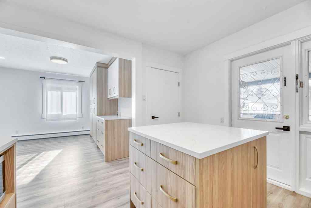 MLS® A2263060 - 7207 7 Street SW in Kingsland Calgary, Residential