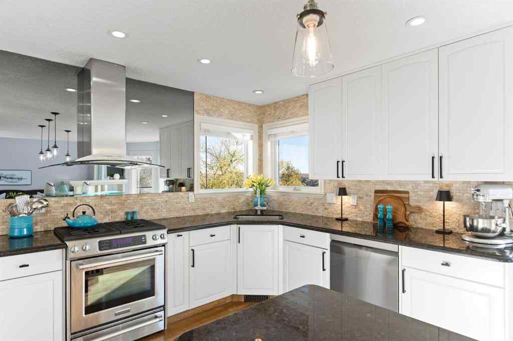 MLS® A2263066 - 366 Patterson Boulevard SW in Patterson Calgary, Residential