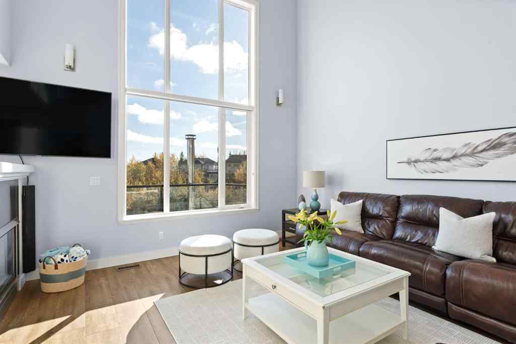 MLS® A2263066 - 366 Patterson Boulevard SW in Patterson Calgary, Residential