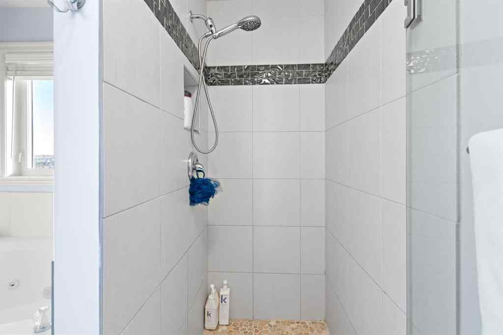 MLS® A2263066 - 366 Patterson Boulevard SW in Patterson Calgary, Residential