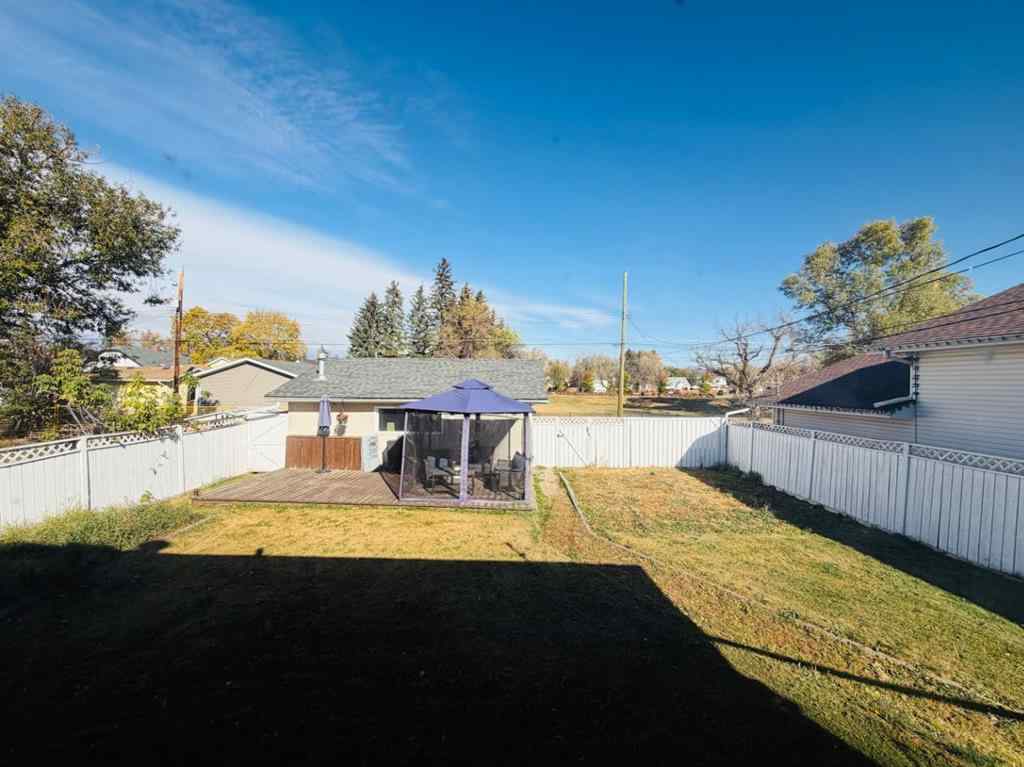 MLS® A2263089 - 5210 53 Avenue  in Central Ponoka Ponoka, Residential