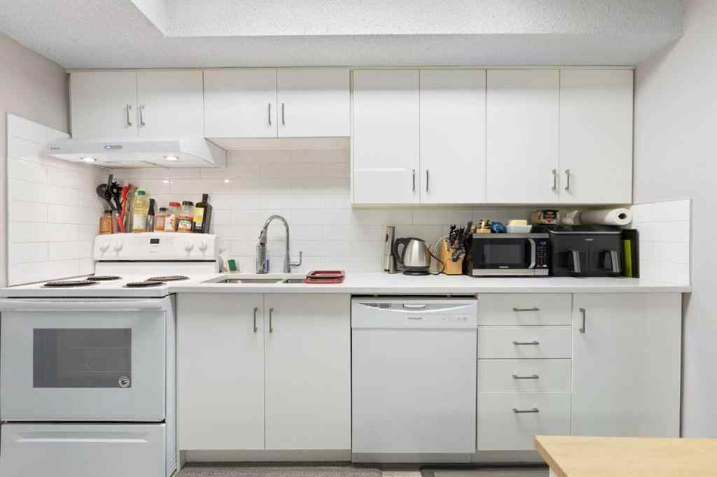 MLS® A2263094 - 1826 34 Avenue SW in South Calgary Calgary, Residential