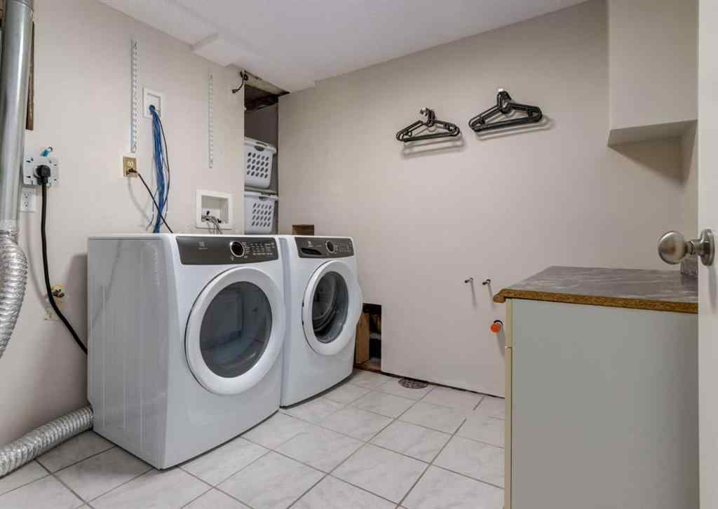 MLS® A2263101 - 927 124 Avenue SW in Canyon Meadows Calgary, Residential