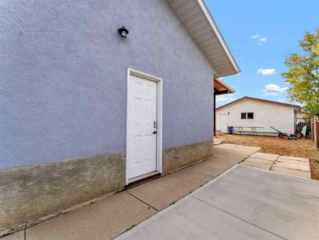 MLS® A2263108 - 9 Rossmere Way SE in Ross Glen Medicine Hat, Residential