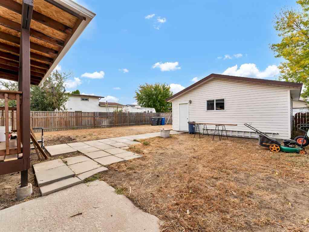 MLS® A2263108 - 9 Rossmere Way SE in Ross Glen Medicine Hat, Residential