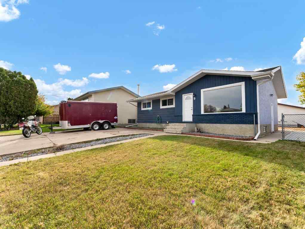 MLS® A2263108 - 9 Rossmere Way SE in Ross Glen Medicine Hat, Residential