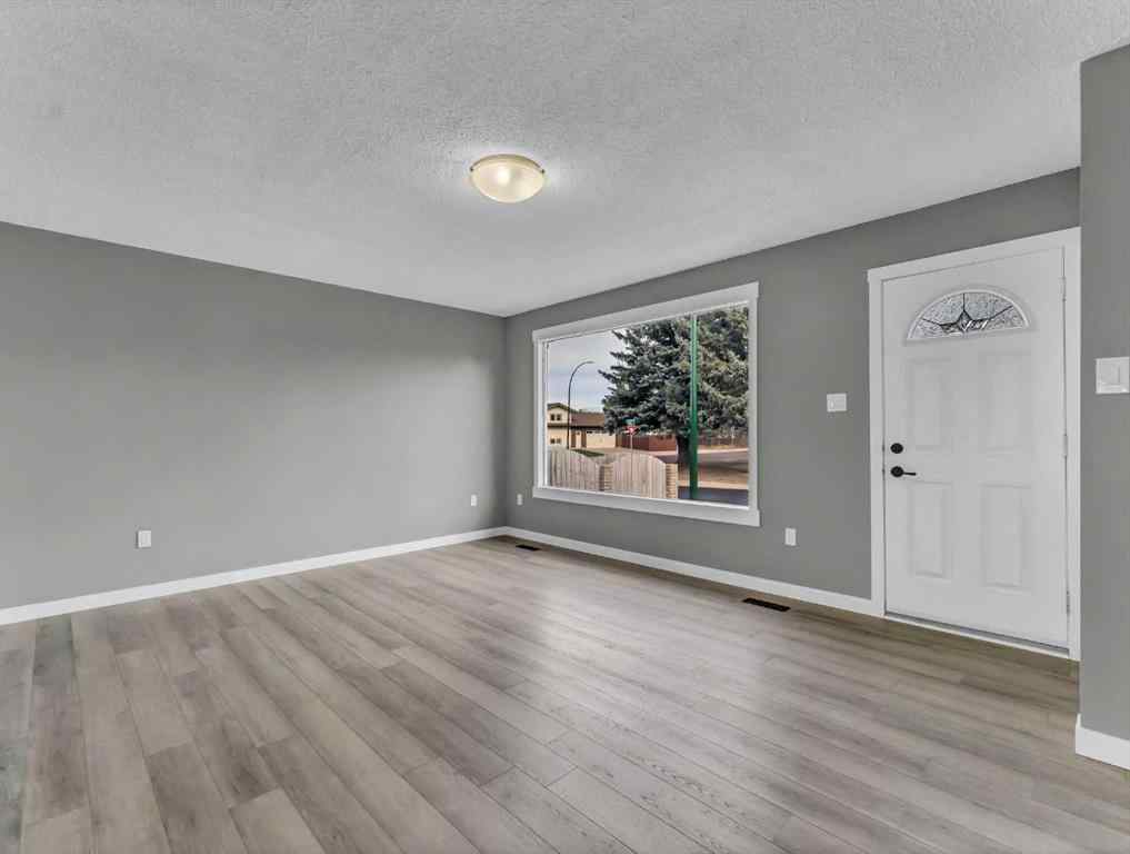 MLS® A2263108 - 9 Rossmere Way SE in Ross Glen Medicine Hat, Residential