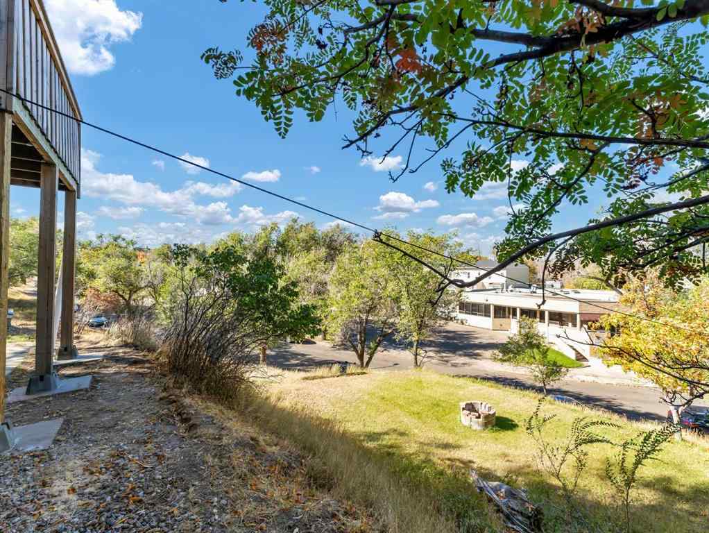 MLS® A2263120 - 332 5 Street SE in SE Hill Medicine Hat, Residential