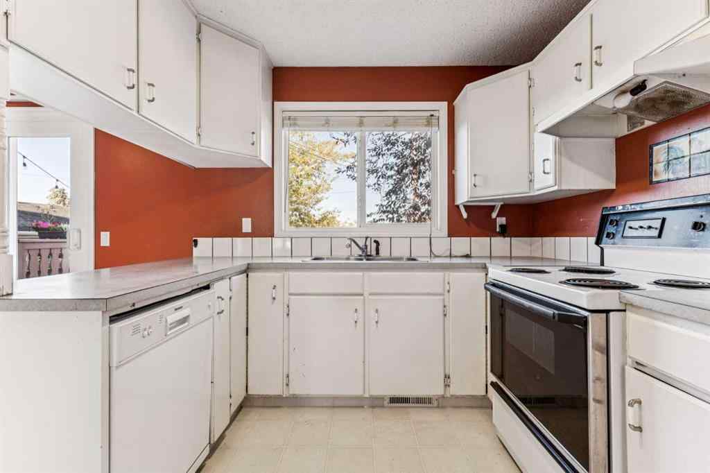 MLS® A2263125 - 1609 46 Street NW in Montgomery Calgary, Residential