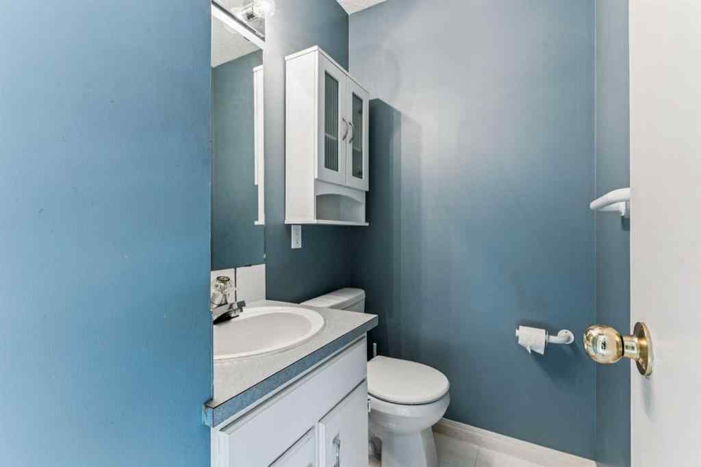 MLS® A2263125 - 1609 46 Street NW in Montgomery Calgary, Residential