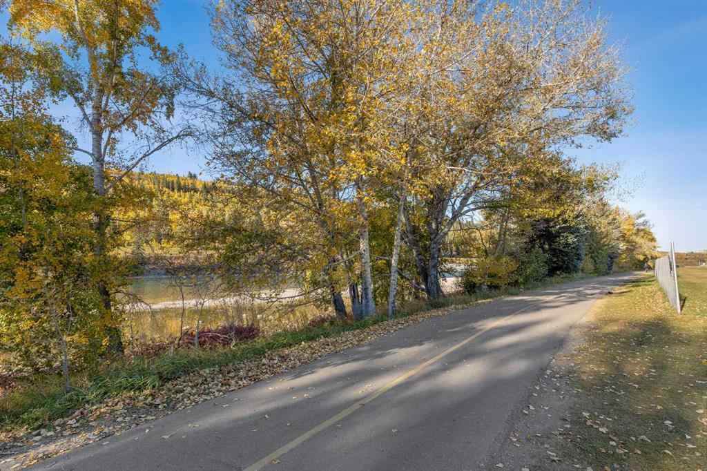 MLS® A2263125 - 1609 46 Street NW in Montgomery Calgary, Residential